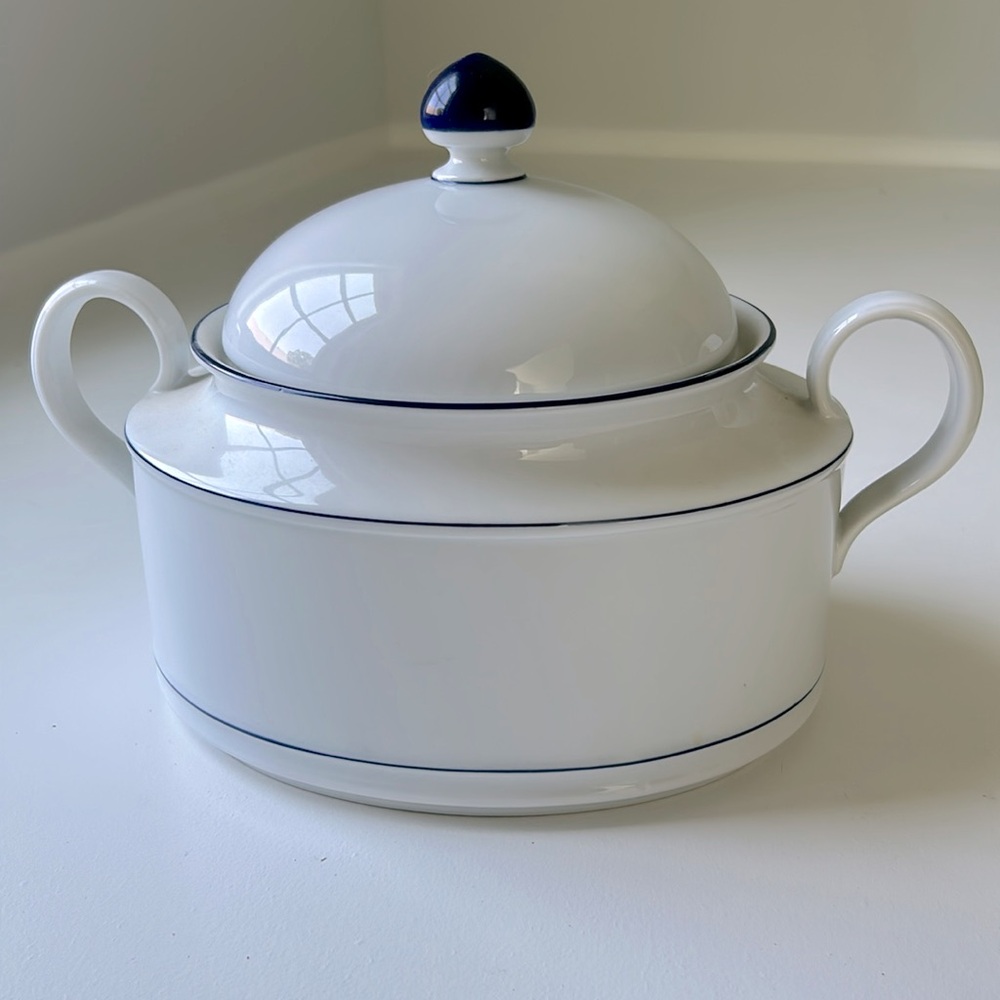Seltmann Weiden Bavaria Germany Renate Formale Blacke Trim Soup Tureen with Lid